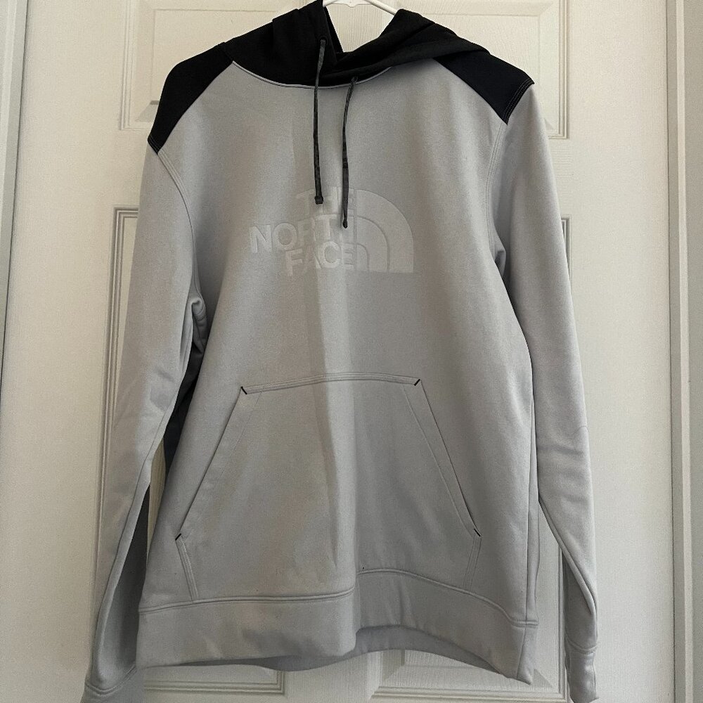 Mens medium Mountain Athletics North face hoodie